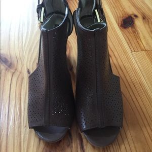 White Mountain Sandals/Heels